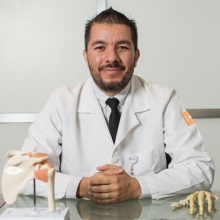 Vicente Gonzalez Erreguin, Ortopedista Santiago de Querétaro