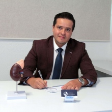 Guillermo Orrico Velázquez, Urólogo León