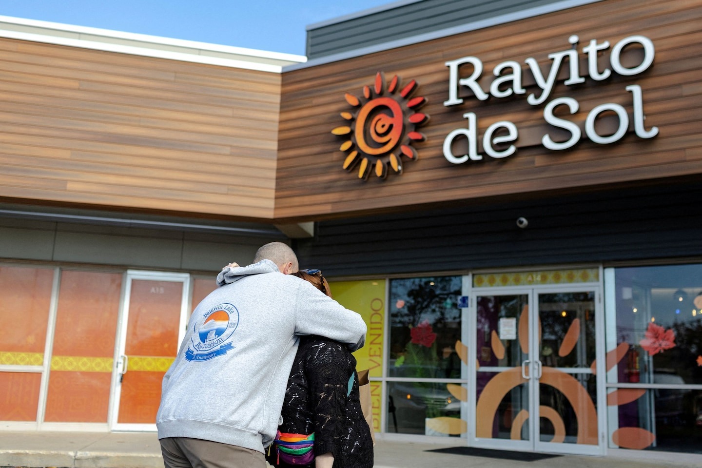 Bewaffnete ICE-Beamte verfolgen Lehrerin in Kindergarten in Chicago