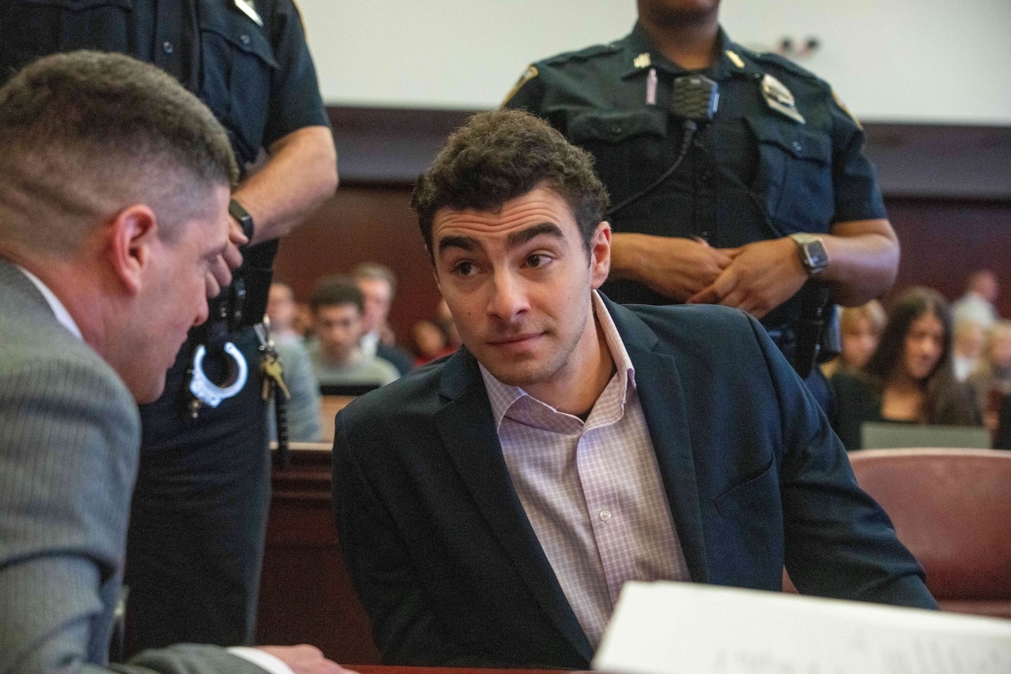 Was ist ein Jahr nach dem Attentat auf den CEO im Fall Luigi Mangione ...