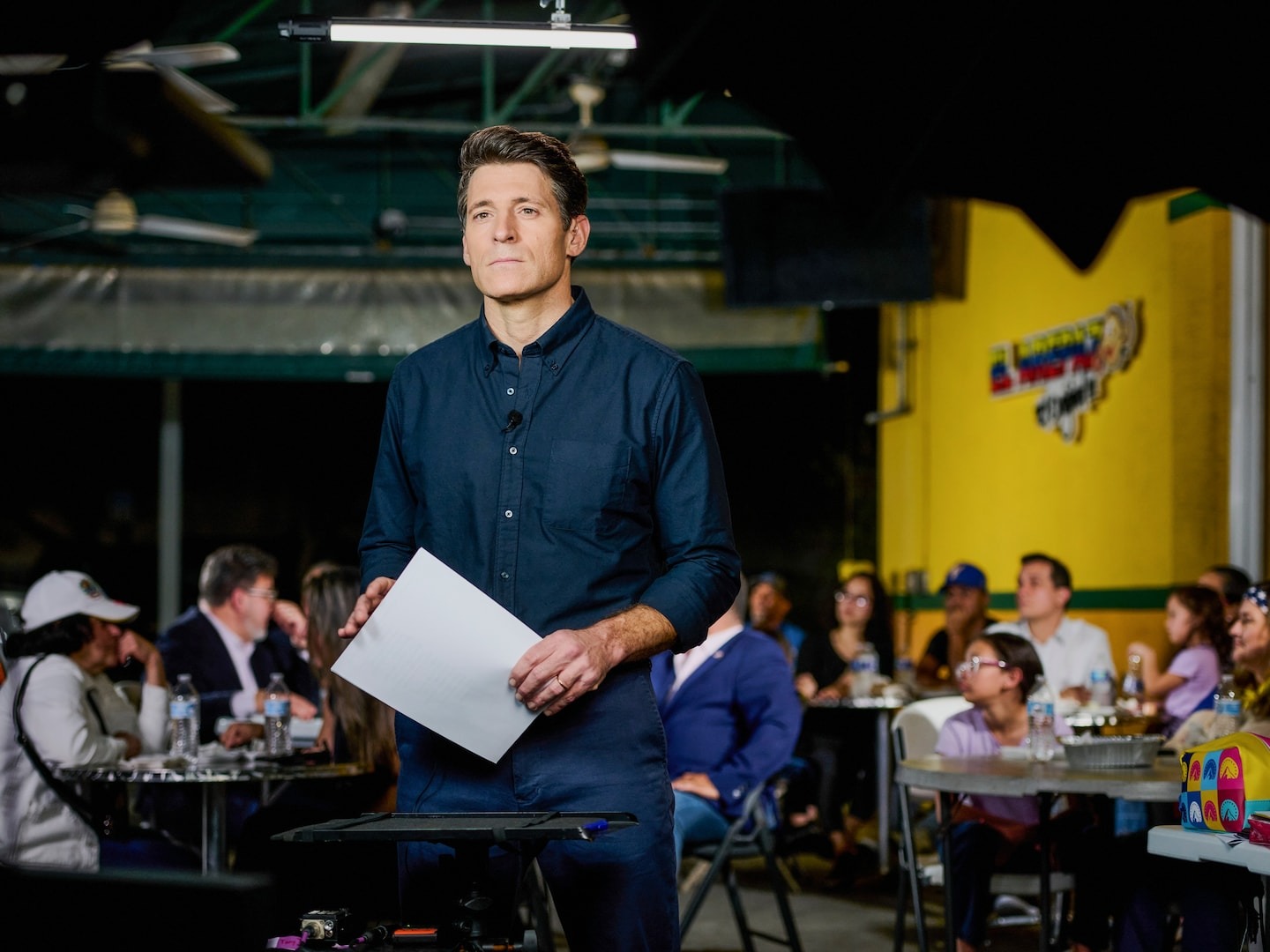 Tony Dokoupil gibt der „CBS Evening News“ in seiner ersten Woche als ...