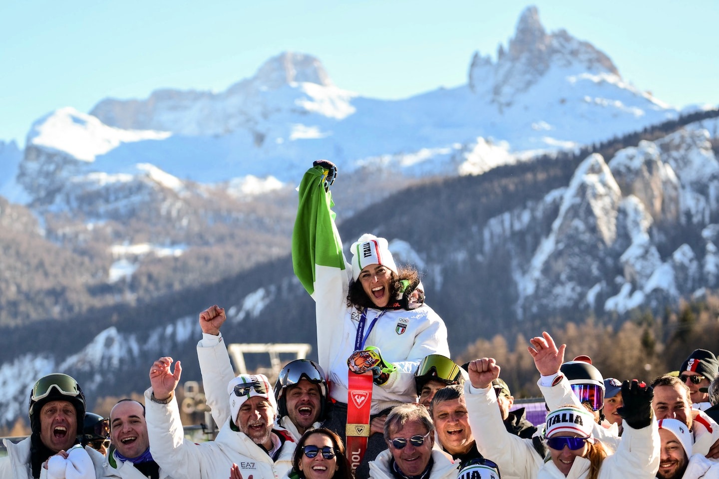 Kolumne | Mit gebrochenem Körper: Federica Brignones olympische Botschaft ...