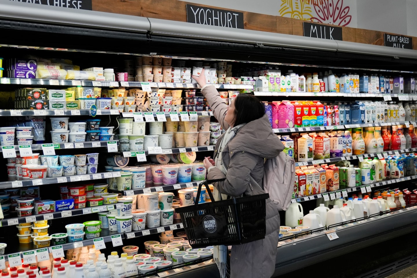 U.S. economic growth slowed sharply at the end of 2025, dragging down the ...