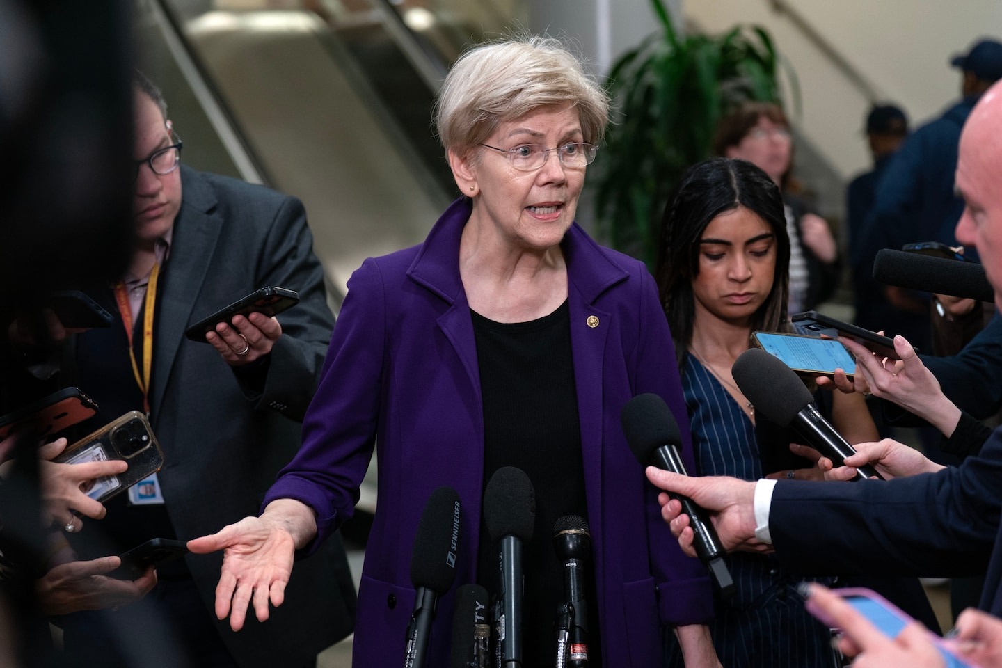 Bipartisan plan would claw back CEO pay at failed banks