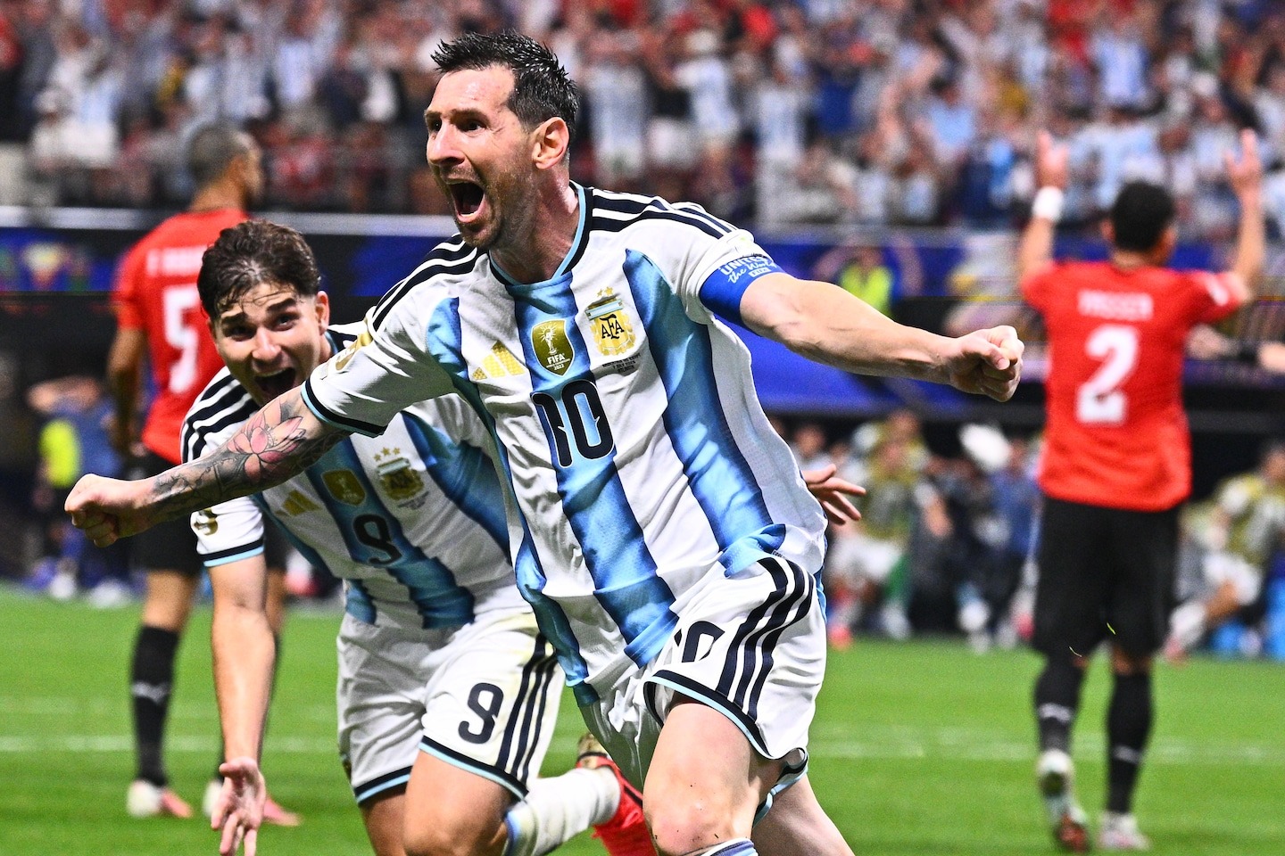Lionel Messi führt Argentinien zu einem 3:2-Comeback-Sieg gegen Ägypten ...