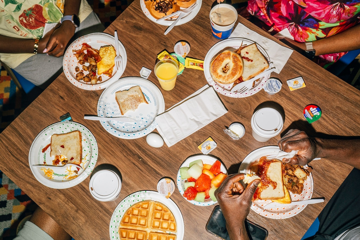 12 rules for the hotel breakfast buffet