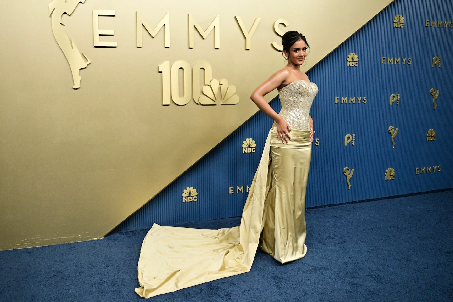 Live-Berichterstattung: Alle Promi-Looks vom roten Teppich der Emmys 2026