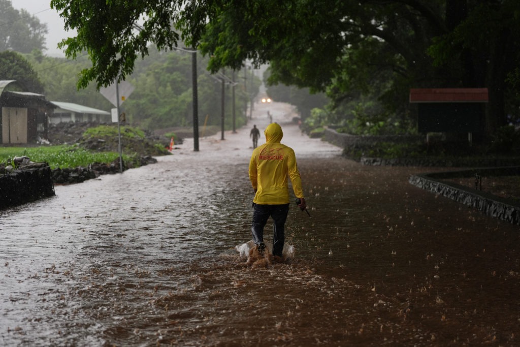 Hurricane Nolo gains speed as it moves away from Hawaii, but high winds ...