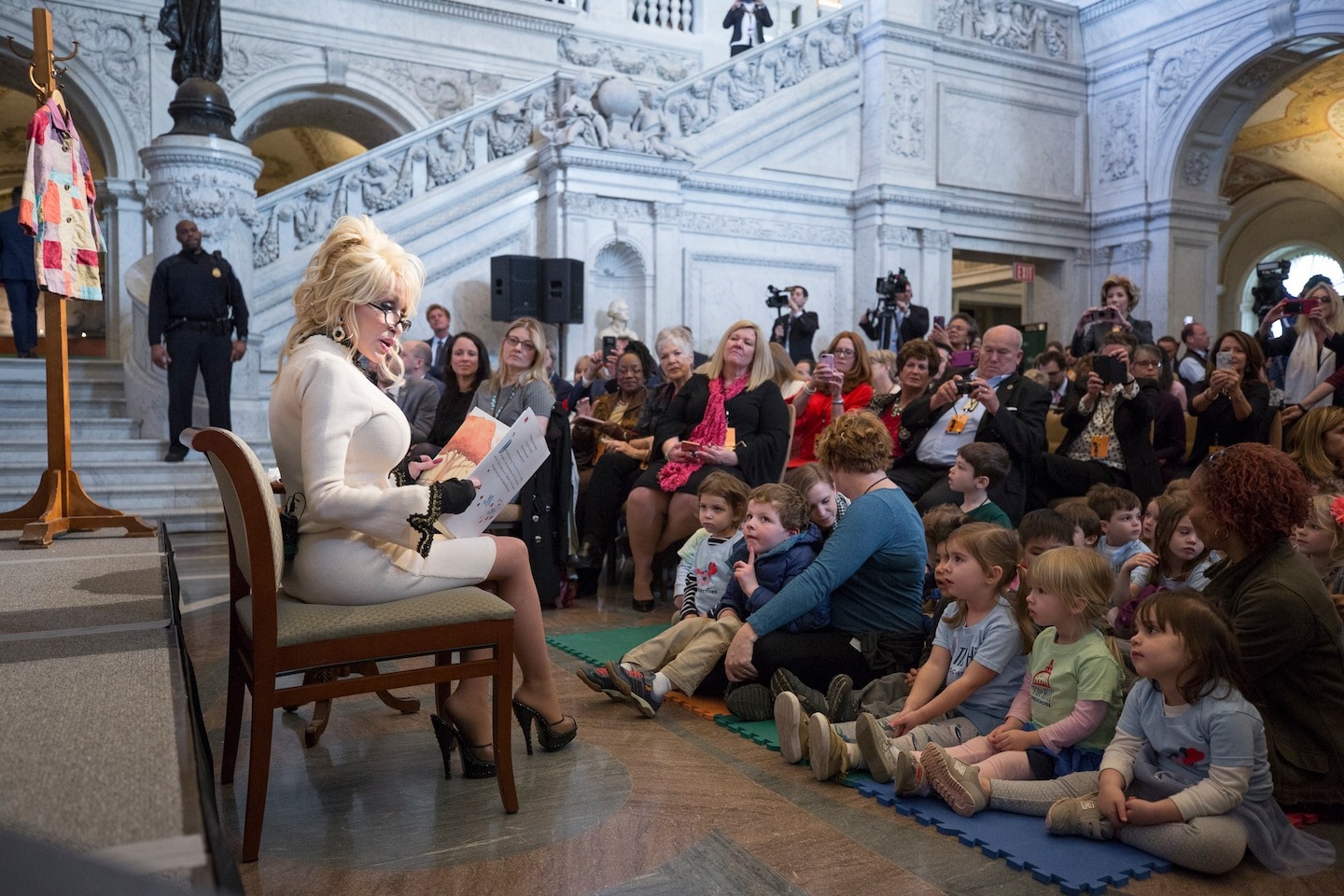 Dolly Partons kostenloses Buchprogramm für Kinder wird nach ihrem Tod ...