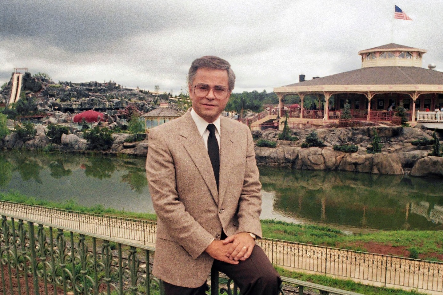 Jim Bakker, disgraced televangelist who went to prison, dies at 86