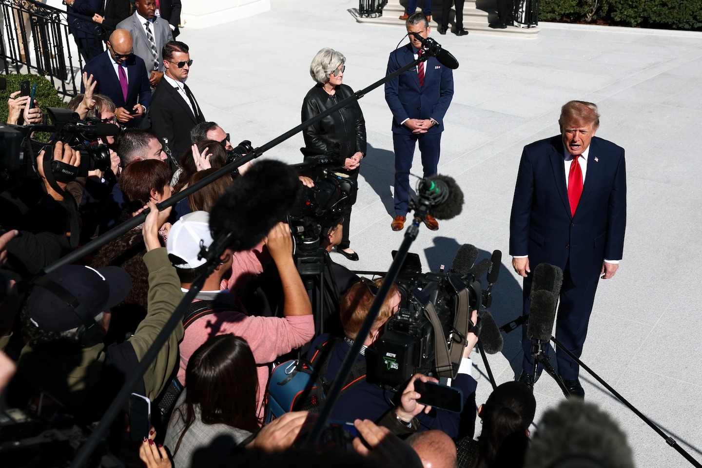 Trump lenkt fast 7 Milliarden Dollar in den Schiffbau im Rahmen eines ...