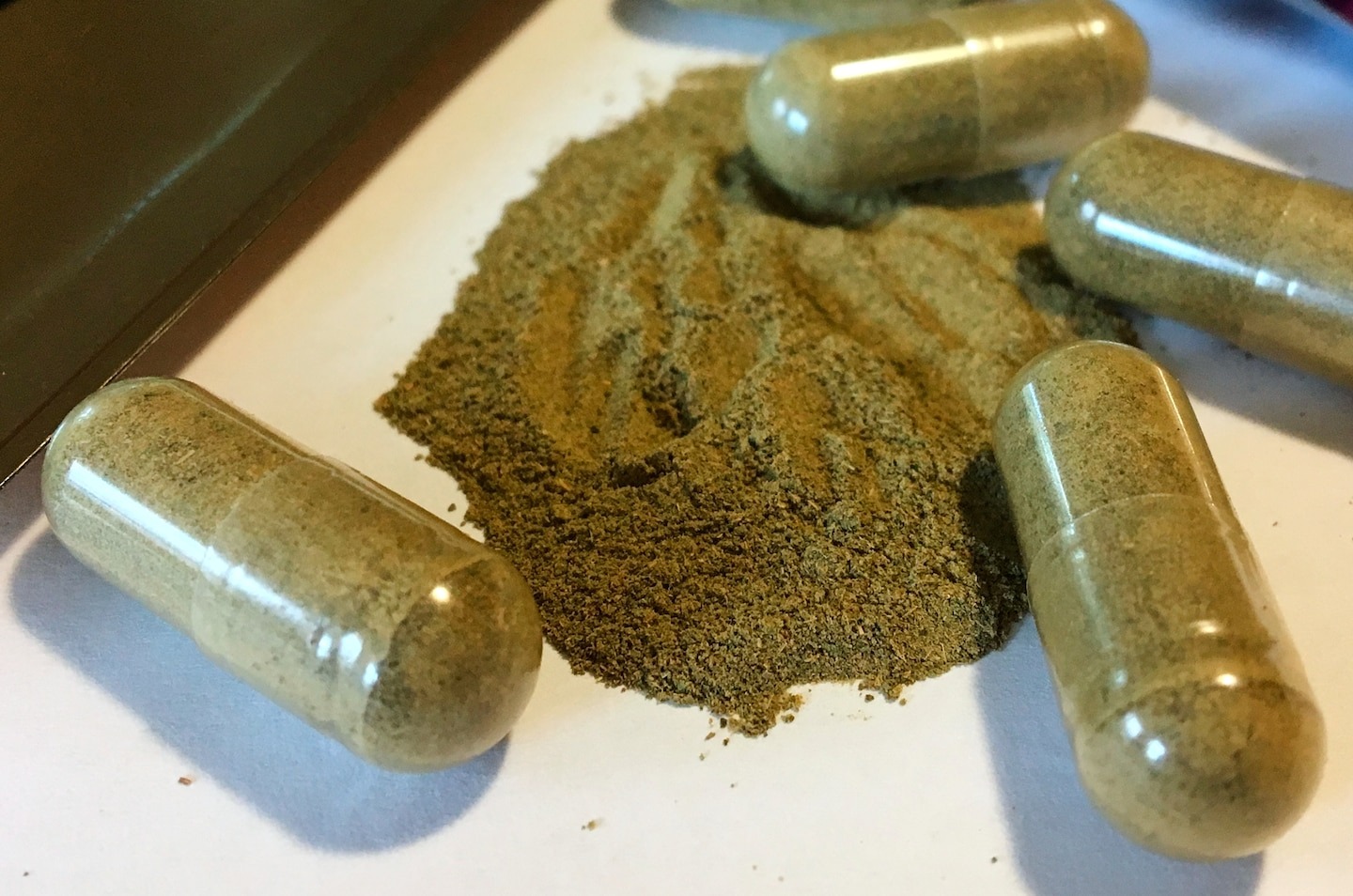 Kratom, eine opioidähnliche Droge, die mit Todesfällen in Verbindung ...