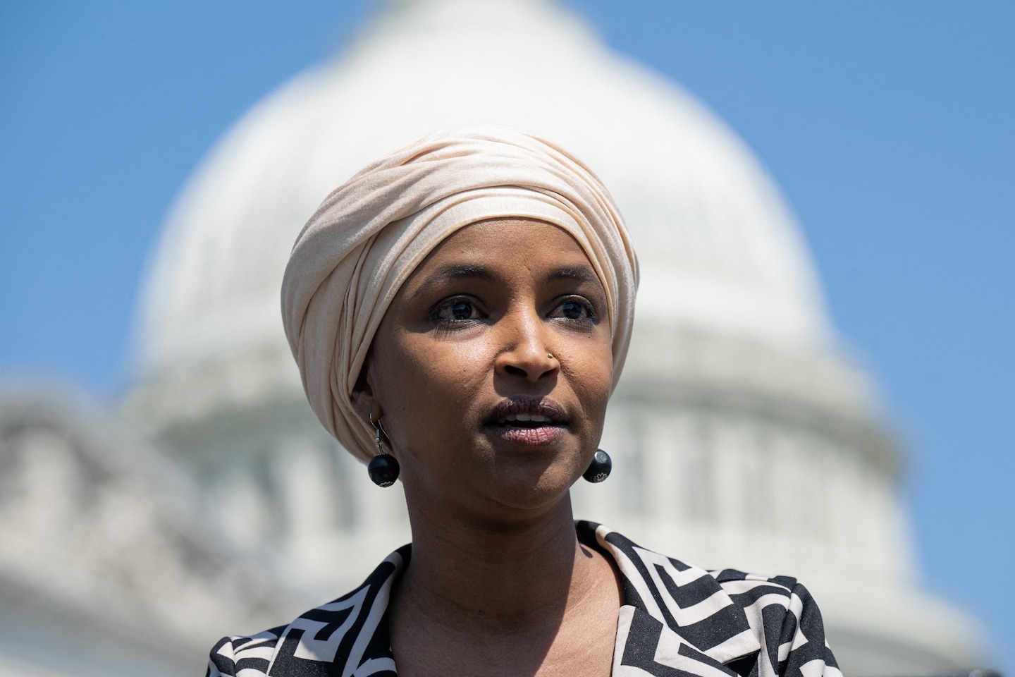 Trumps Mitarbeiter überprüften Omar 2019. Sie fanden keine Probleme mit ...