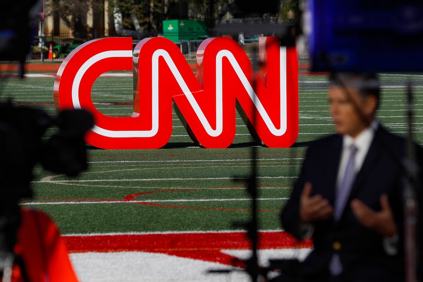 CNN threatens legal action if it keeps being banned from Air Force One