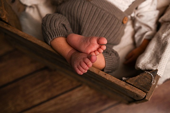 Are you considering newborn photography but have some questions? 