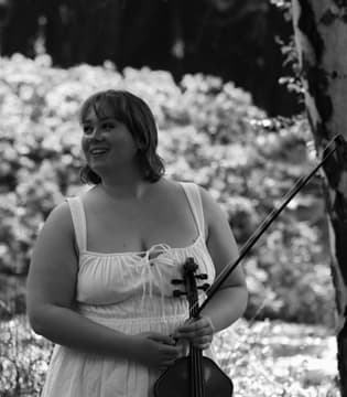 Sophie Hillstrom – Violin and Viola Instructor at South Island Studio