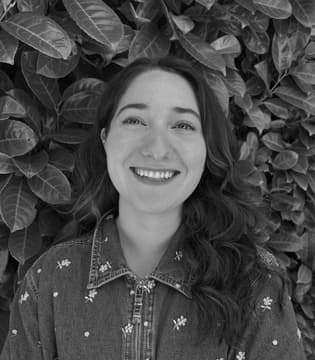 Laura Bower – Vocal Instructor at South Island Studio