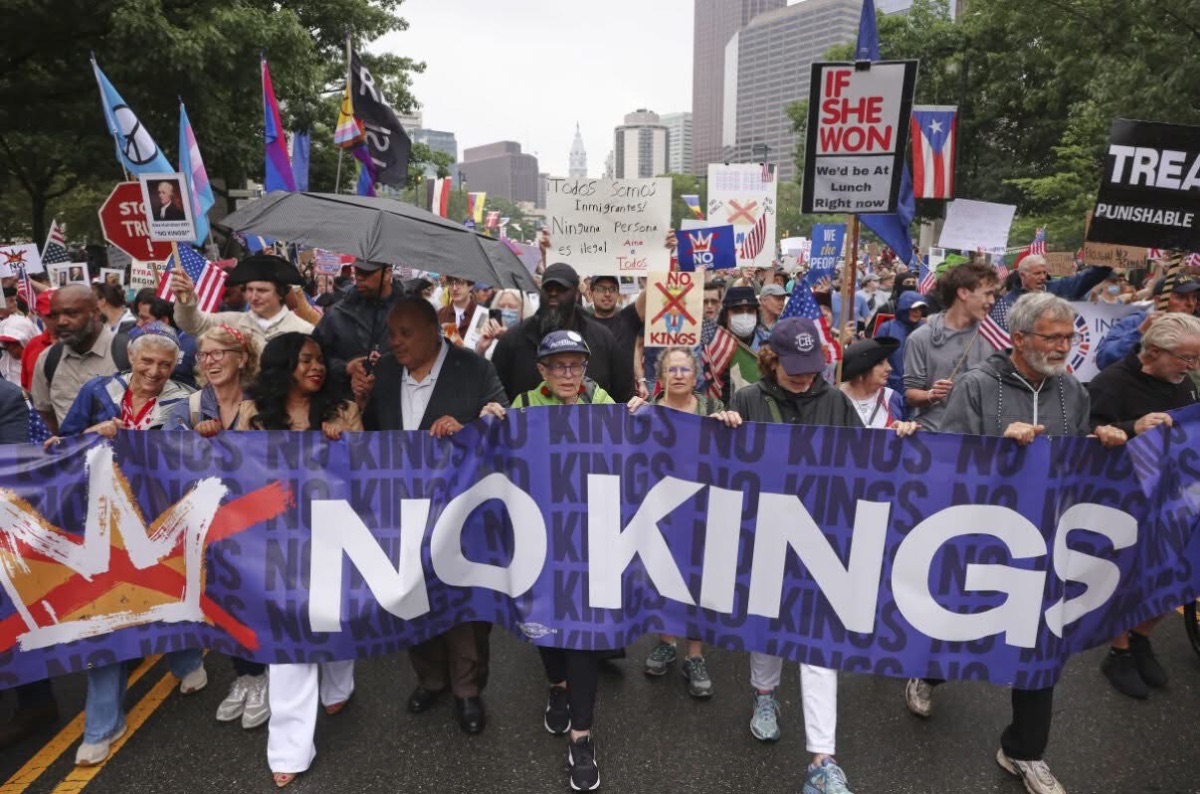 Headline: Photo of No Kings protest