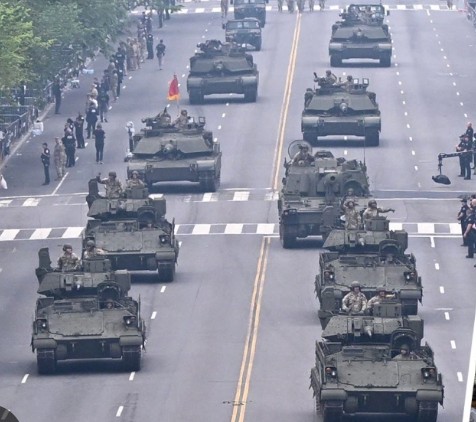 Tanks on DC street during parade