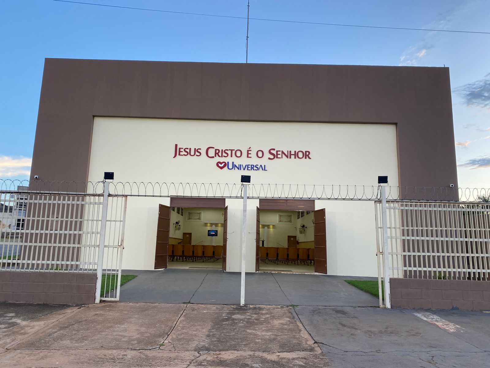 Igreja Universal CIDADE VERA CRUZ - Avenida V 6, 01 - Cidade Vera Cruz, Aparecida de Goiânia - Goiás  - 74937-600 - Brasil, 01 - Cidade Vera Cruz Aparecida de Goiânia - Goiás - Brasil