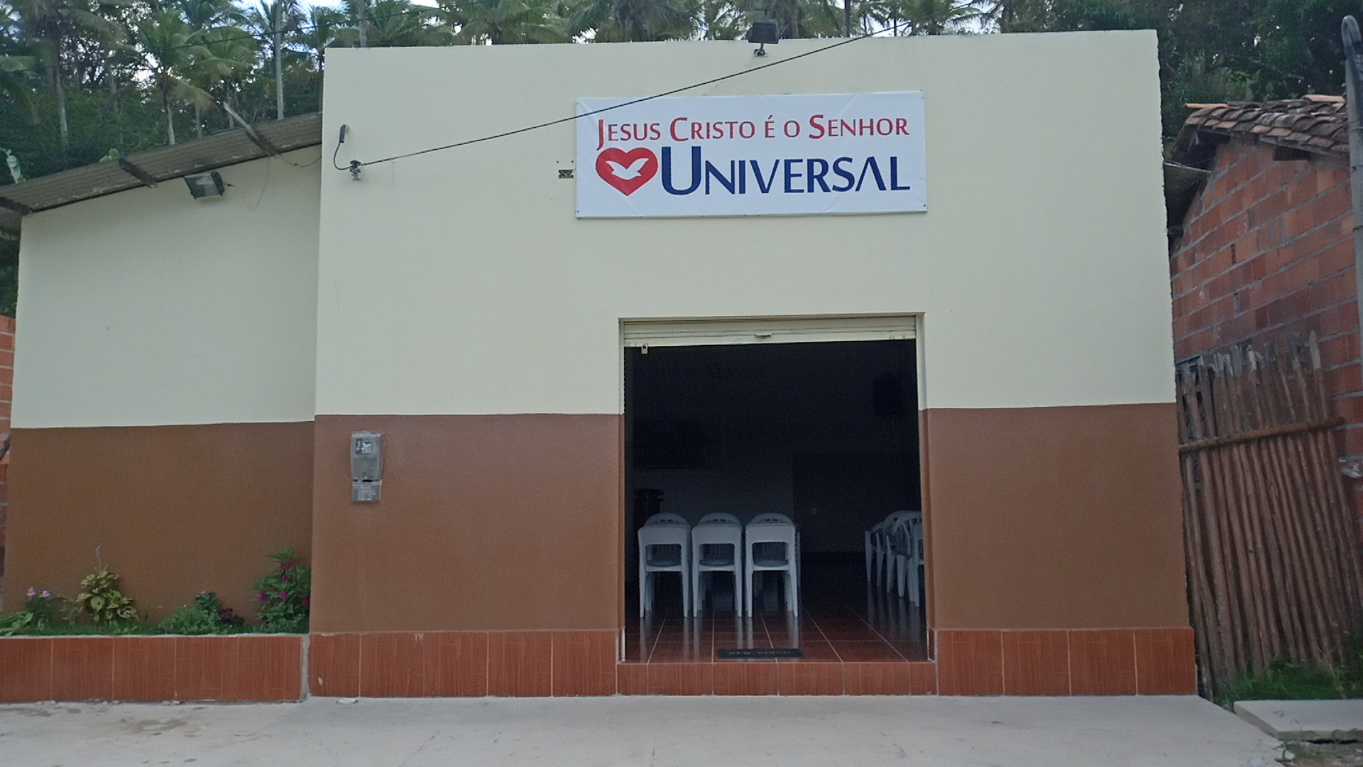 Igreja Universal PALAME - Av Riacho Grande , 463 - Palame, Esplanada - Bahia  - 48370000 - Brasil, 463 - Palame Esplanada - Bahia - Brasil