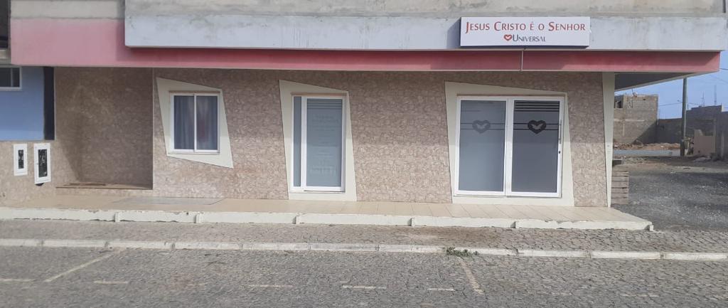 Igreja Universal PALMEIRA - Atrás da padaria Palmeira - Vila , Palmeira - Ilha do Sal  - 4111 - Cabo Verde,  - Vila  Palmeira - Ilha do Sal - Cabo Verde