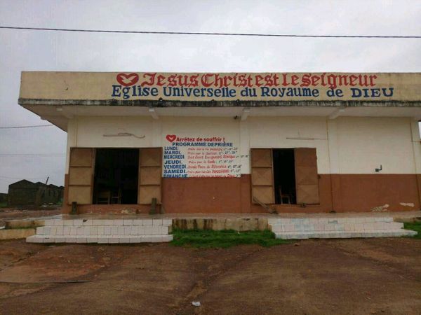 Igreja Universal ZIMBABWE - Quartier soleil Face à l'ecole "les enfants de Kaleco - Zimbabwé, San-Pédro - -  - 2201 - Costa do Marfim