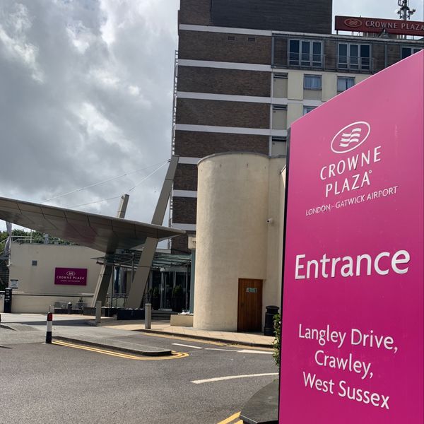 Igreja Universal CRAWLEY - Crowne Plaza Hotel, Langley Drive - Crawley, London - London  - RH11 7SX - Inglaterra