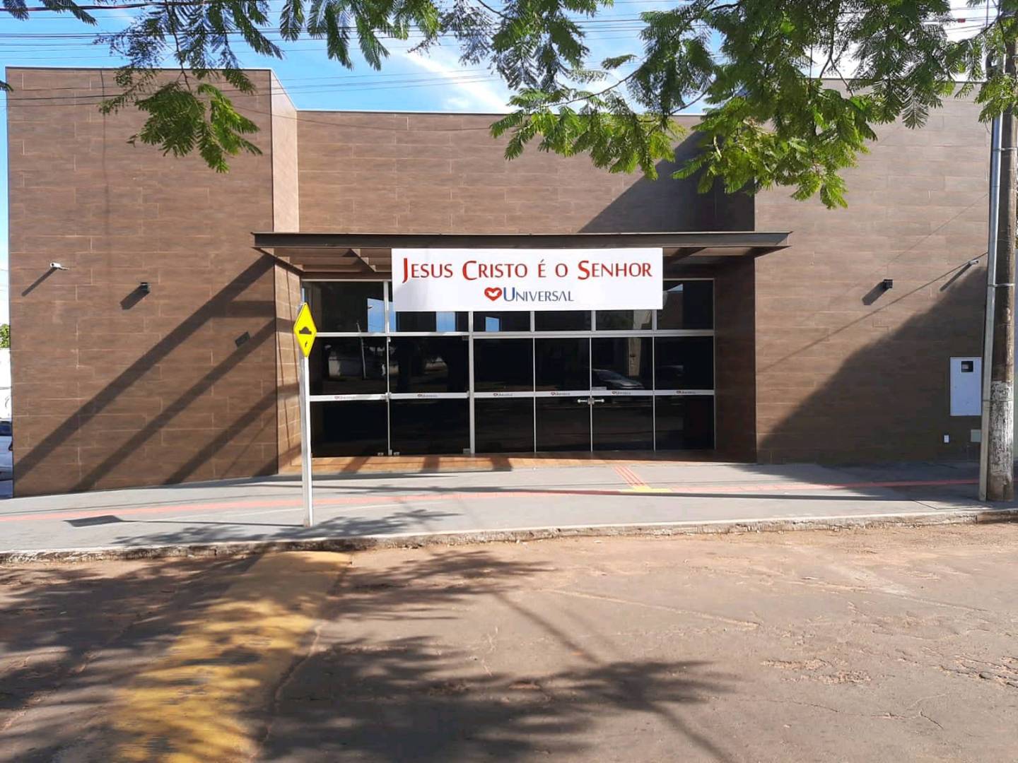 Igreja Universal NAVIRAI - Avenida Iguatemi, 192 - Centro, Naviraí - Mato Grosso do Sul  - 79947-160 - Brasil