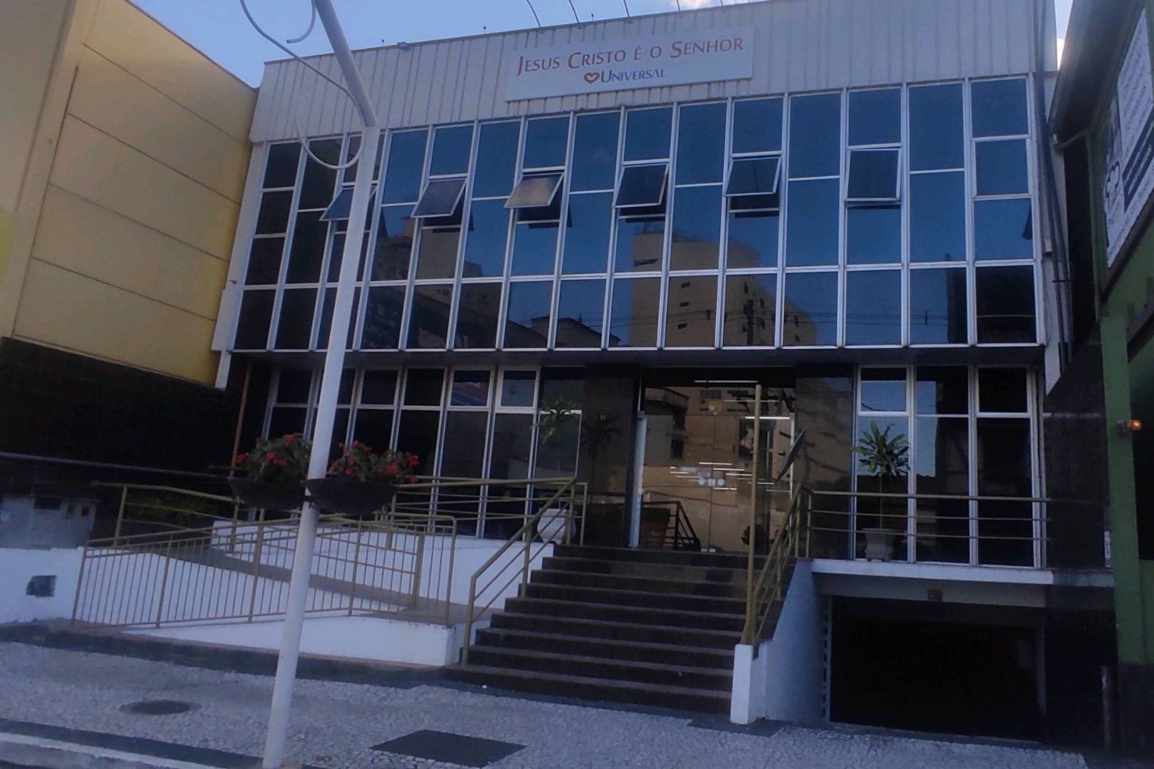 Igreja Universal BRUSQUE - Avenida Cônsul Carlos Renaux, 81 - Centro I, Brusque - Santa Catarina  - 88350002 - Brasil, 81 - Centro I Brusque - Santa Catarina - Brasil