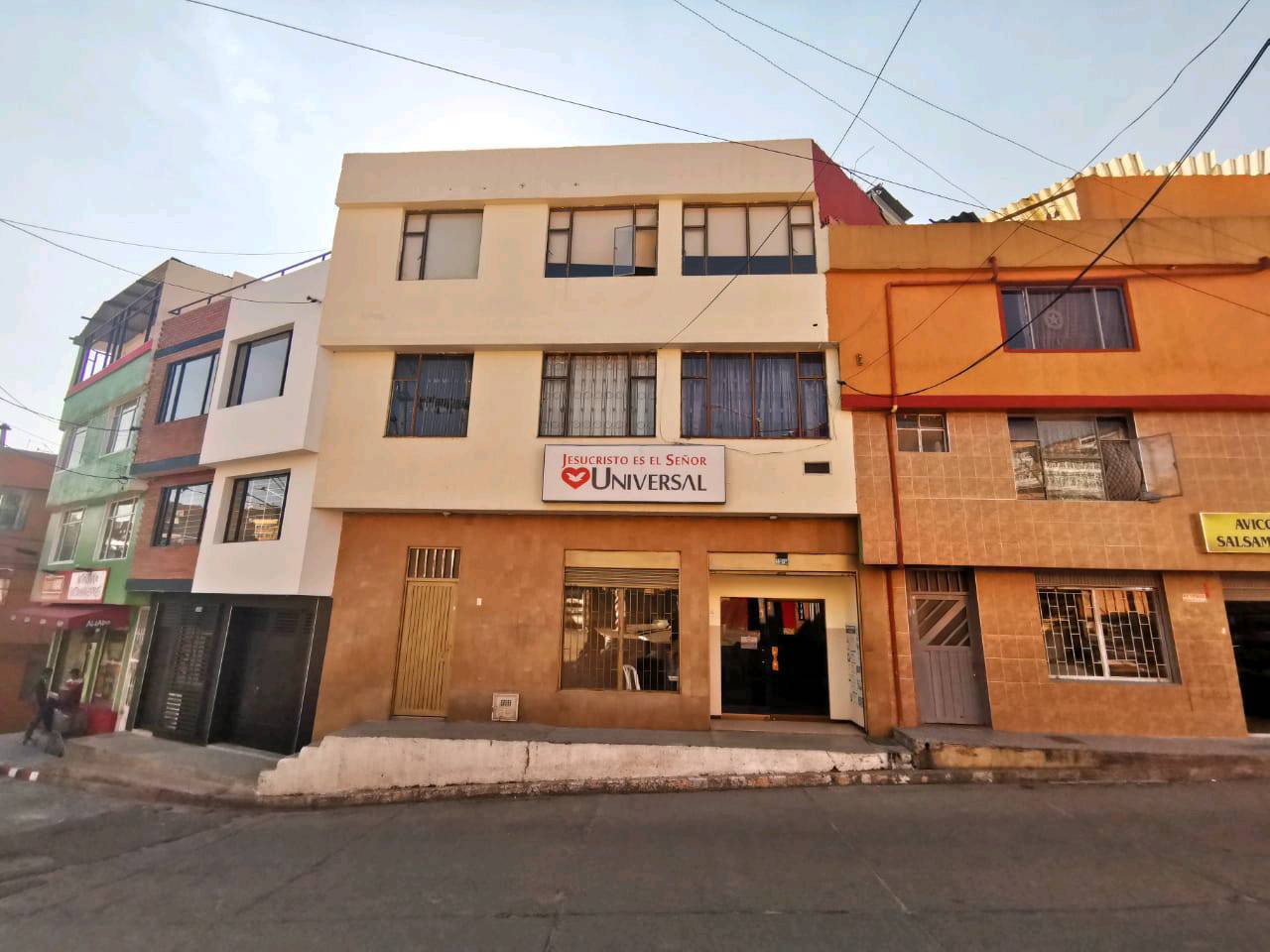 Igreja Universal DIANA TURBAY - Carrera 5 B#48y-07 - Diana Durbay, Bogota - Bogotá  - 0000 - Colômbia