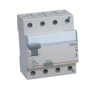 LEGRAND 403195 4X40A 300MA AC TİPİ XC3 KAÇAK AKIM KORUMA ANAHTARI