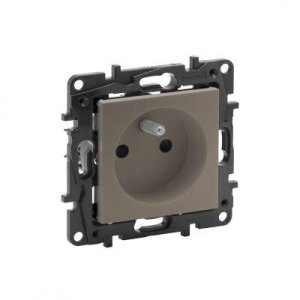 LEGRAND 768517 RAVENTİ BRONZ FRANSIZ STANDARTI ÇOCUK KORUMALI UPS TOPRAKLI PRİZ