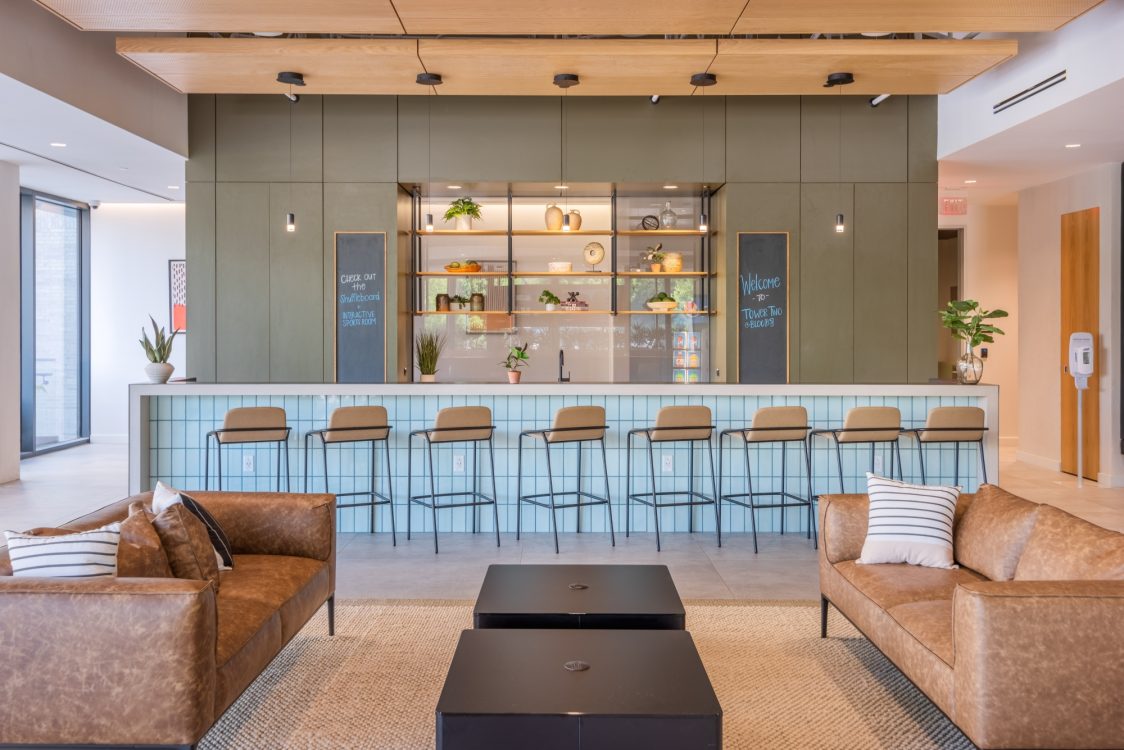 621 Hillsborough Lounge 2