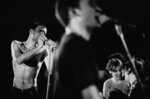 <a href='/fugazi_live_series/providence-ri-usa-42190'>RISD, Providence, RI 4/90 - Photo © by Aliza Shapiro</a>