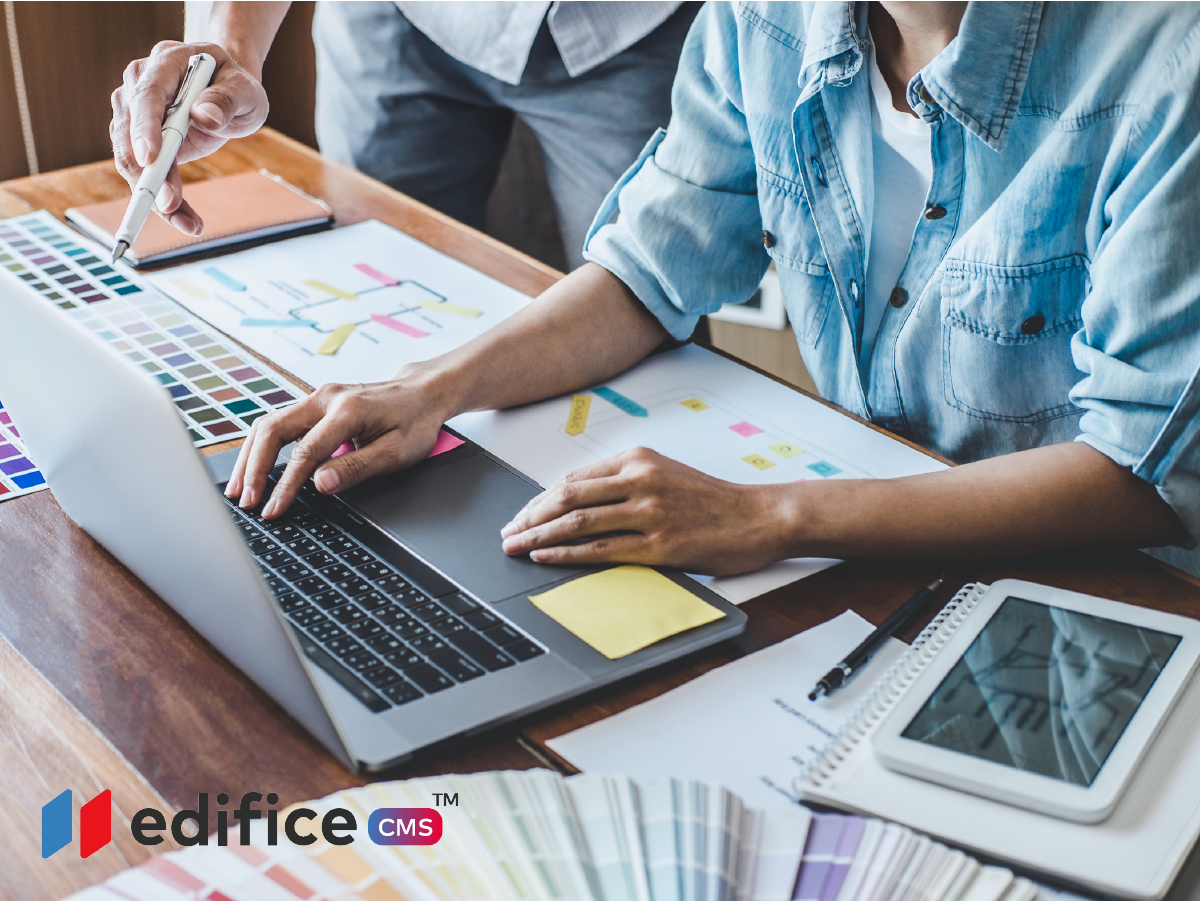 5 sticky notes with some questions that people have in mind for no-code websites