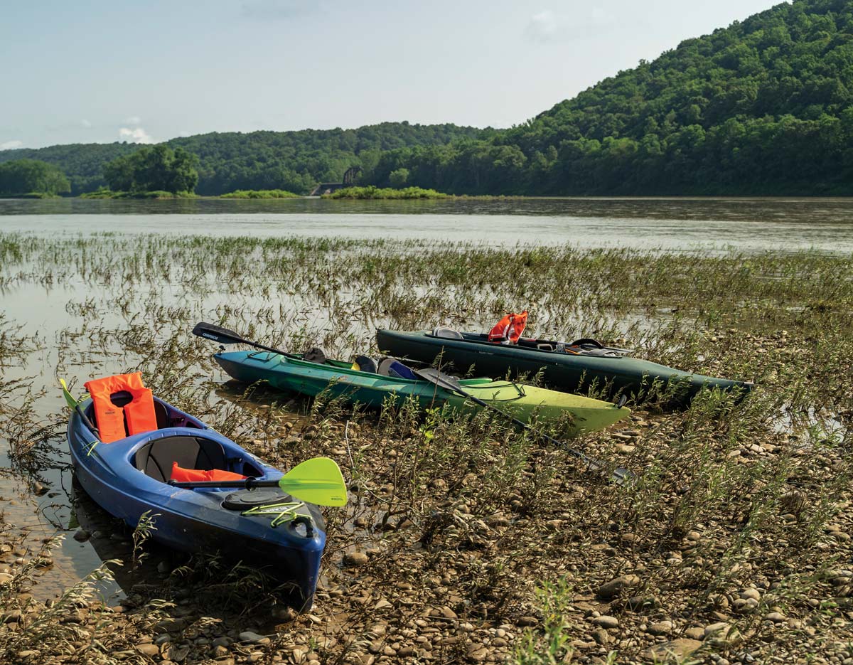 Cheyenne Moore M’20 and Professor Chris Martine kayaked the Allegheny River Cheyenne Moore M’20 and Professor Chris Martine kayaked the Allegheny River