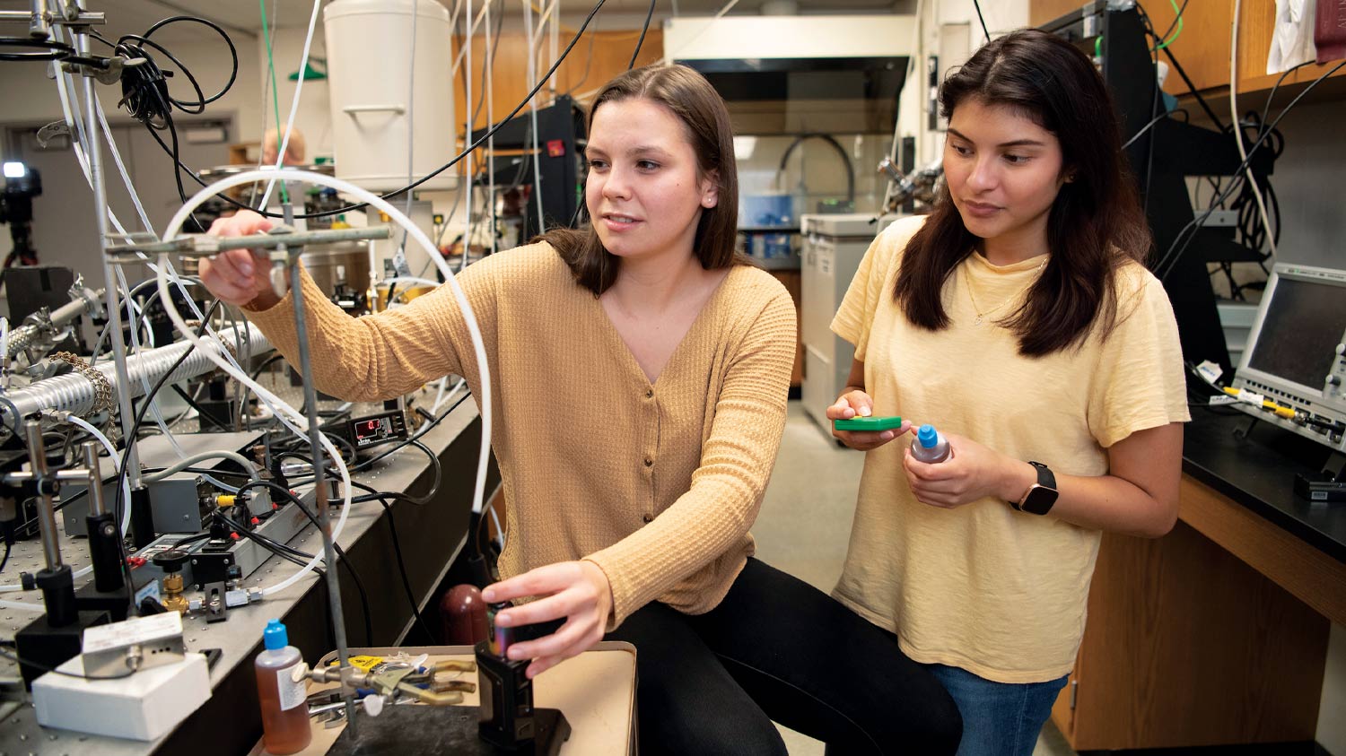 Jewel Cook '20 (left) and Ana Islas '20 Jewel Cook '20 (left) and Ana Islas '20 connect an e-cigarette to a testing apparatus.