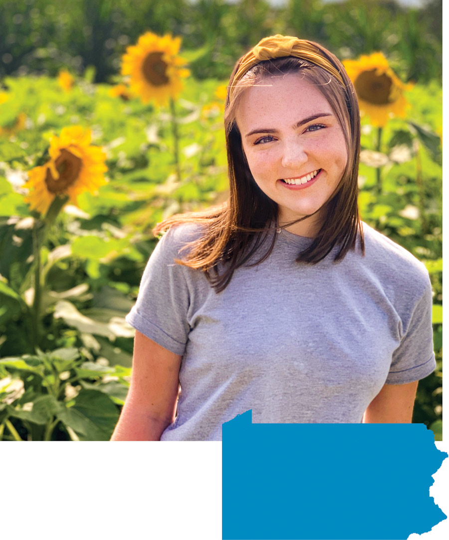 Jillian Flynn '22 Jillian Flynn with sunflowers