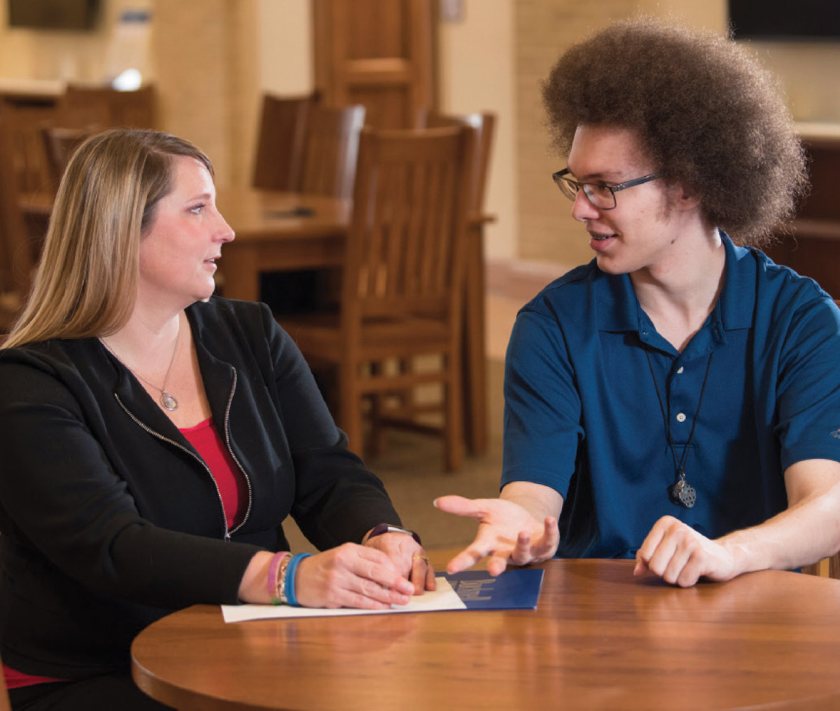 Heather Fowler and Dylan Rogers ’20 meet up in the Carnegie Building