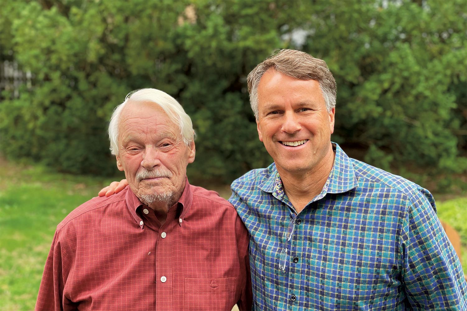 Glen Tullman has been a frequent visitor to Professor Candland’s Lewisburg home over the years. Glen Tullman ’81 (right) has been a frequent visitor to Professor Candland’s Lewisburg home over the years