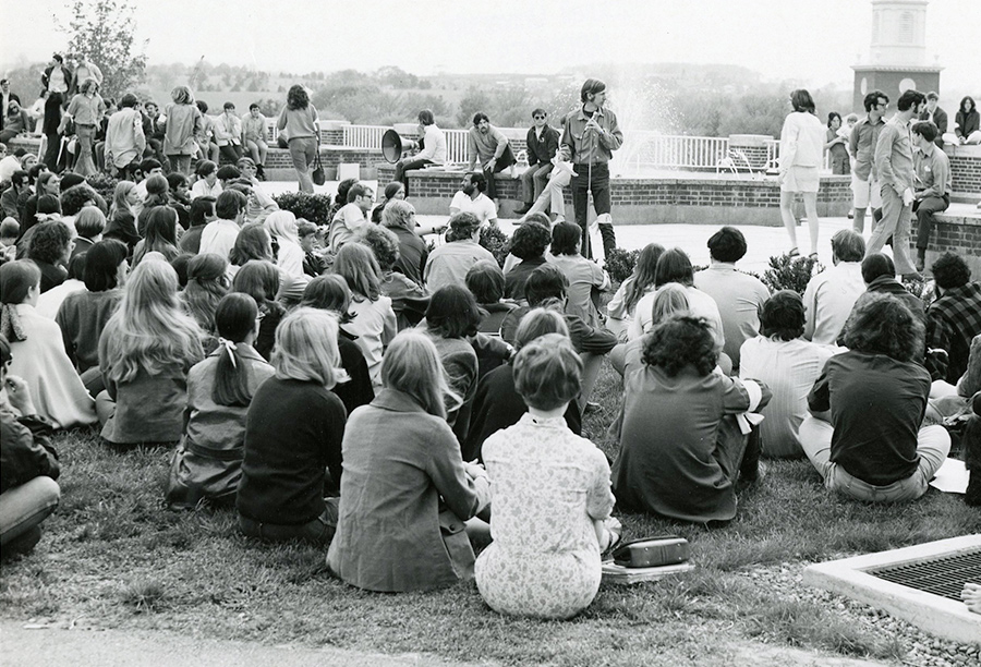 Jeff Hines ’84, wife Patti Stirk and their 19-year-old cat Bucknell students protesting