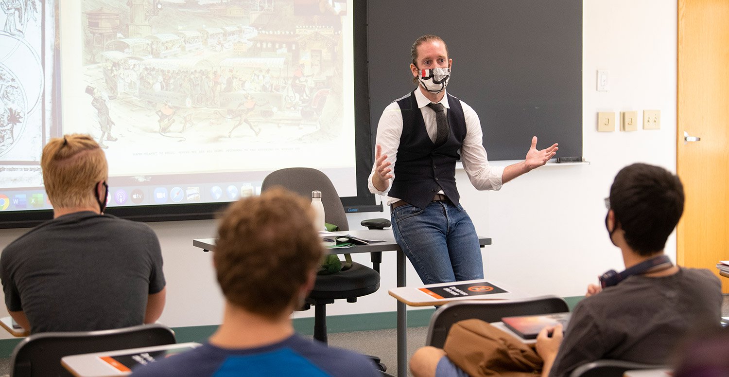 Professor John Penniman, religious studies, is one of 14 faculty designing a new health humanities minor within Bucknell’s College of Arts & Sciences Professor John Penniman, religious studies, is one of 14 faculty designing a new health humanities minor within Bucknell’s College of Arts & Sciences
