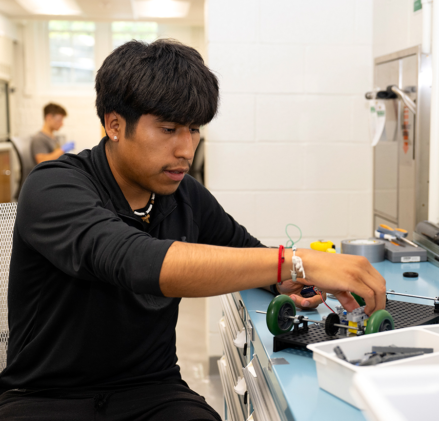 Brian Rios-Saldivar working in a lab
