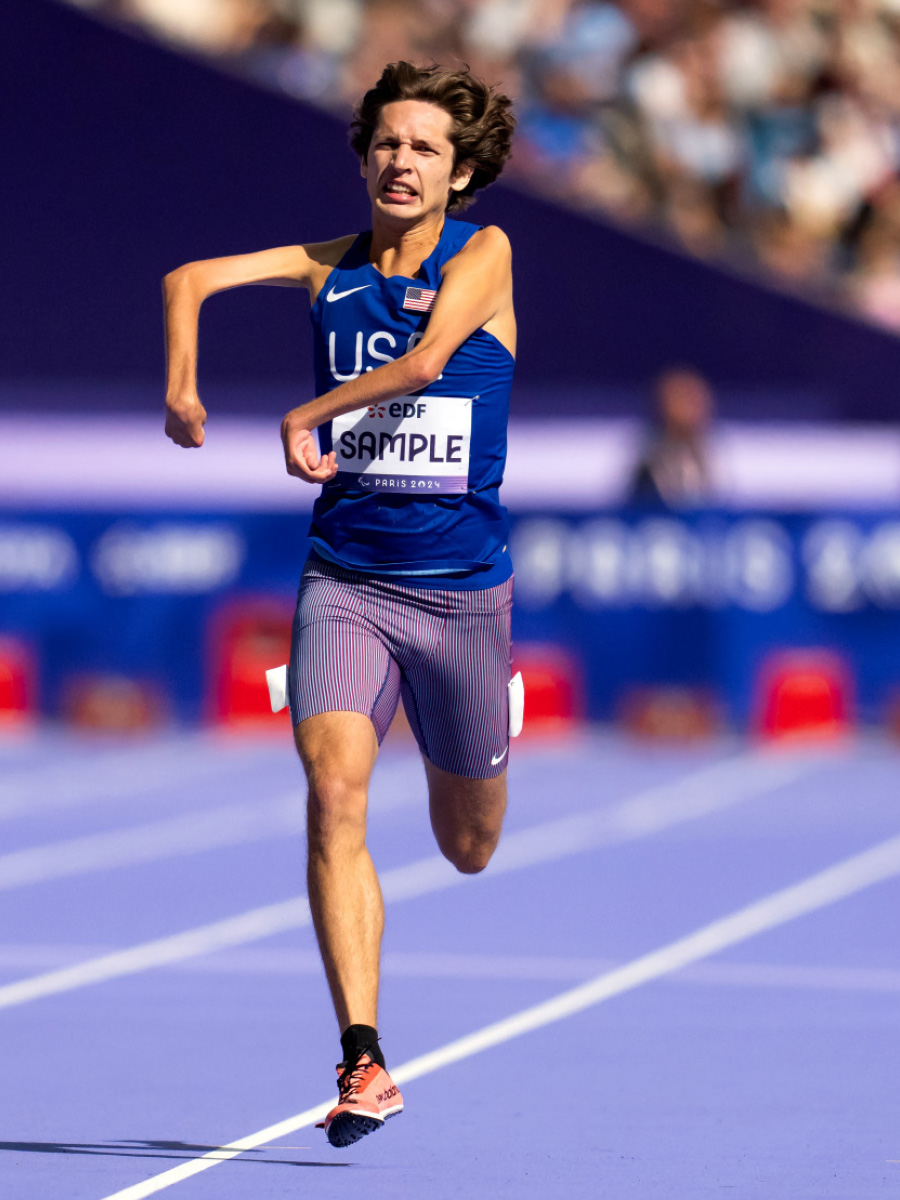 Rayven Sample running during the 400 meter dash