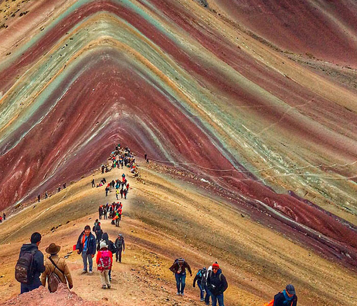 MONTAÑA DE SIETE COLORES