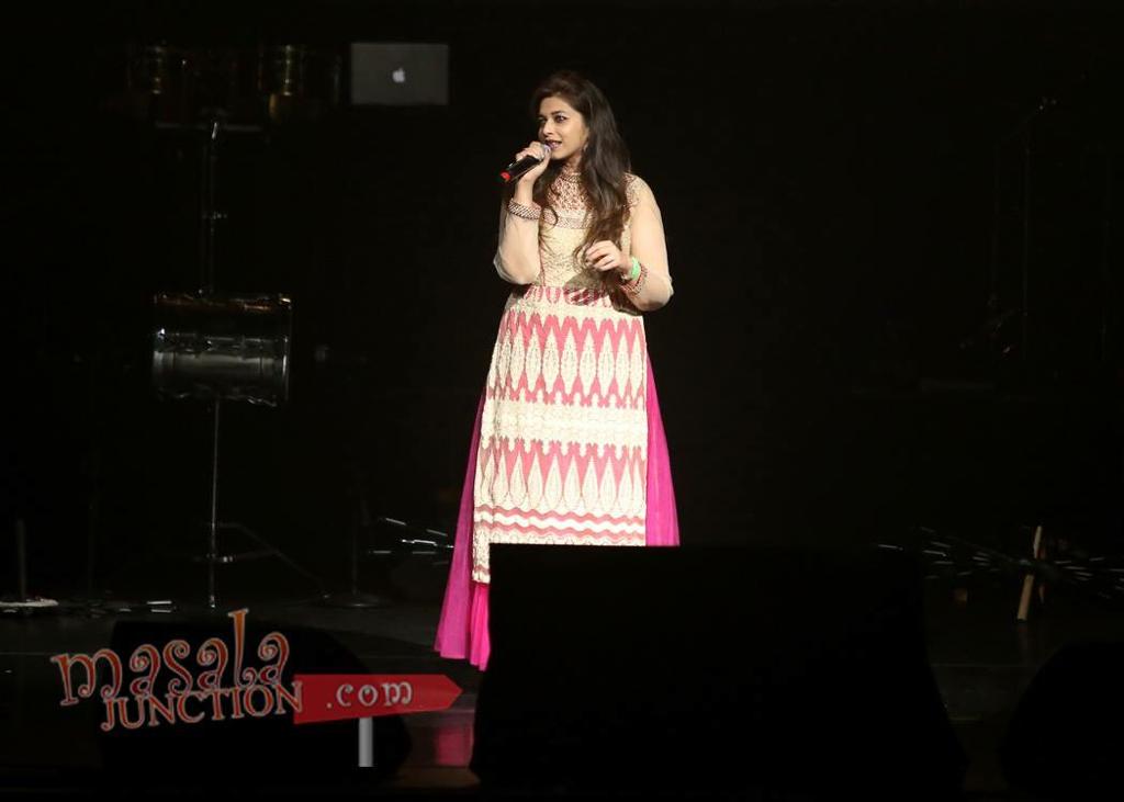 Bollywood & Fusion Live - Simantinee Roy portfolio 5