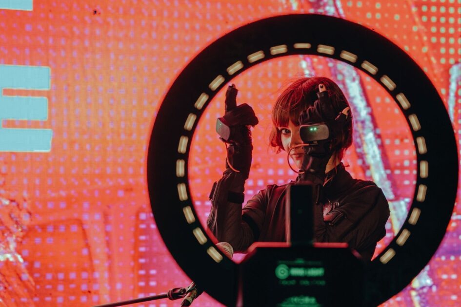Image accompanying source report: Team Rolfes Take Their Glitching Game-Engine Spectacle 'Mustang Speedrun' To Somerset House