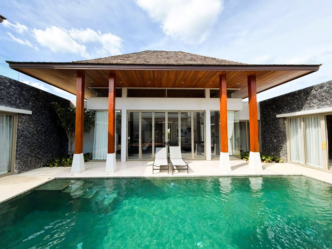 Luxury 4-bedroom pool villa at Bang Jo