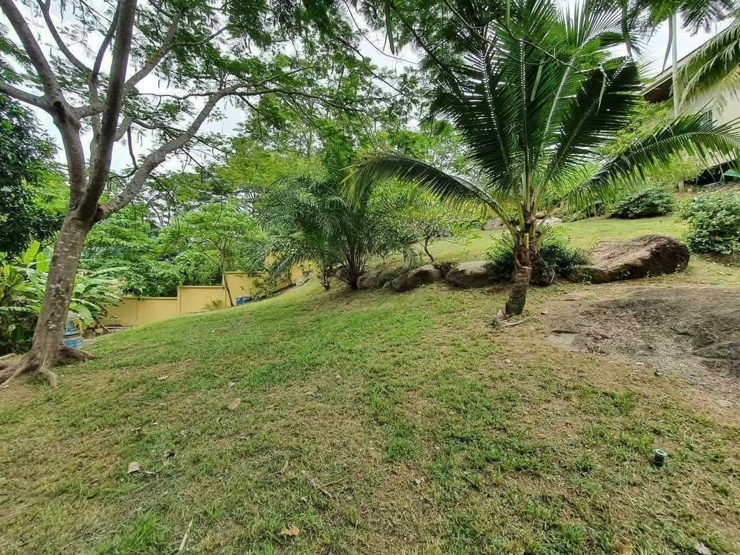 Spacious private 6 bedroom pool villa  at Chalong